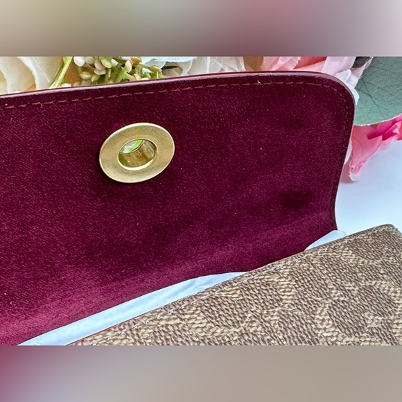 Coach Sunglass Signature Canvas Case - Picture 14 of 15